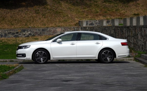 测尾气为什么狠加油门