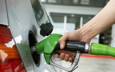 加油站加油要熄火吗