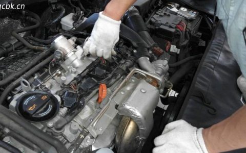 换4个火花塞500多贵吗