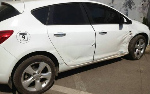 车门有个小凹坑怎么办