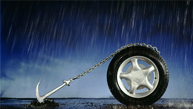 汽车爆胎了还能开多远