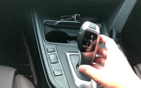 自动挡车怎么开