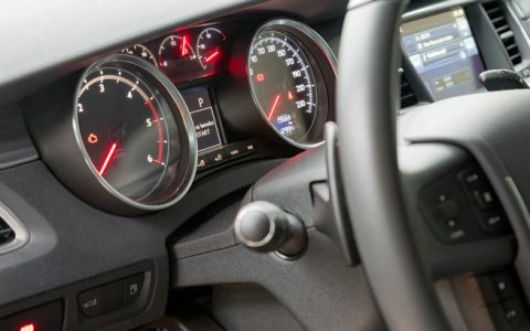 多功能方向盘按键失灵怎么办