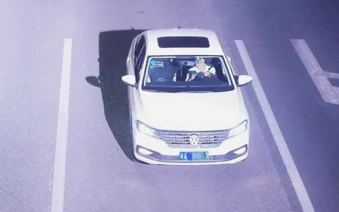 不按导向行驶扣几分罚多少钱