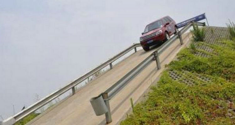 自动挡下长坡正确方法