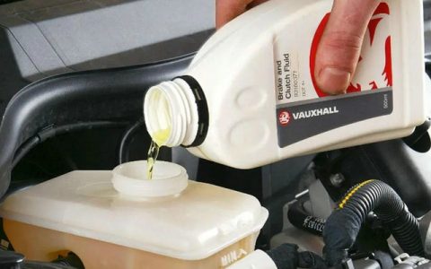 小车的刹车油多久换一次