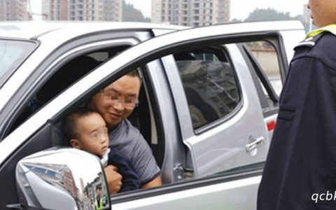 高速上副驾驶抱小孩扣分吗