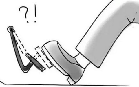 汽车踩刹车要注意什么