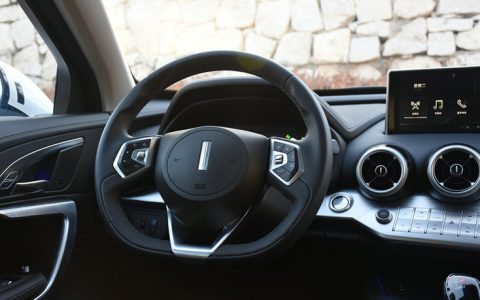 马自达8方向盘多少钱一个