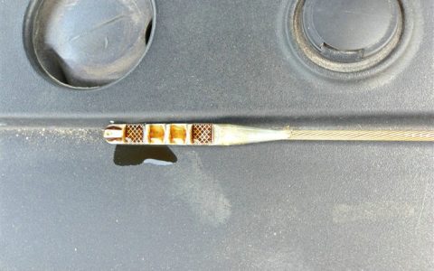 汽车机油一般加多少升