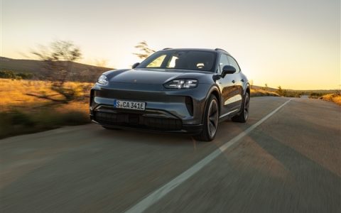 最强量产保时捷！纯电卡宴电池散热能力堪比100台大冰箱