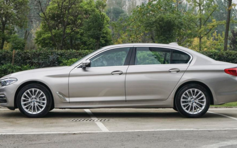 宝马5系混合动力油耗多少