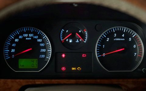 奔驰机油灯亮了怎么办