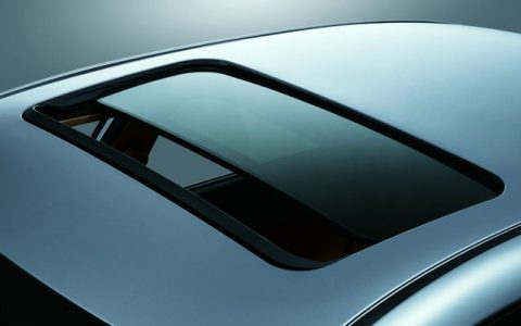 汽车天窗漏水会漏到哪里