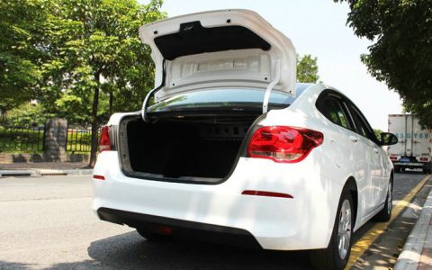 轿车后备箱弹簧怎么装