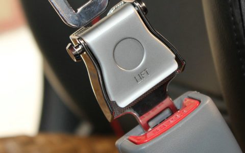 安全带插扣坏了怎么办