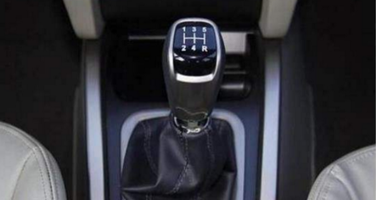 手动挡怎么挂倒车档 倒档手动挡怎么挂