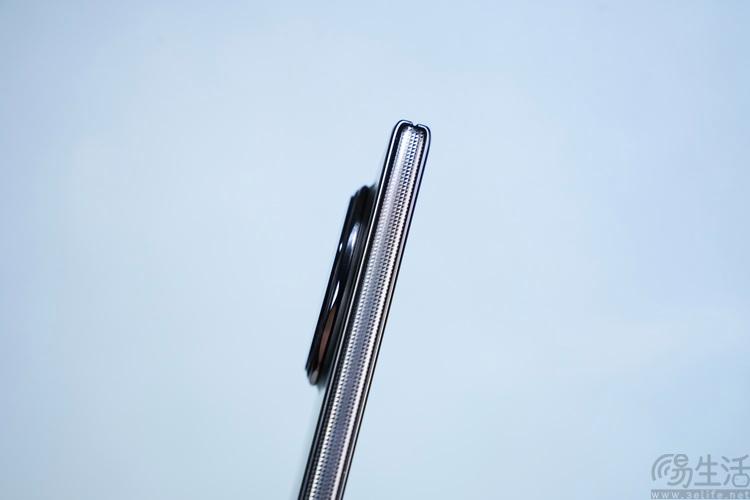 4.2mm 展开厚度+满血性能! 荣耀Magic V6首发测评