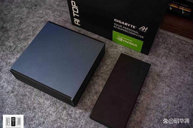 把数据中心塞到个人桌面! 技嘉AI TOP ATOM迷你桌面AI PC全面测评