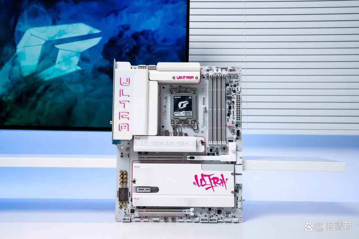 新处理器配上新势力主板! 全新酷睿Ultra 7 270K Plus+七彩虹Z890 ULTRA-S测评