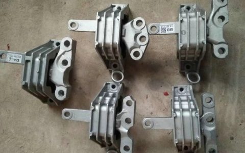 发动机支架多少钱一个