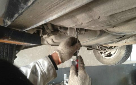 汽车的油箱在哪个位置