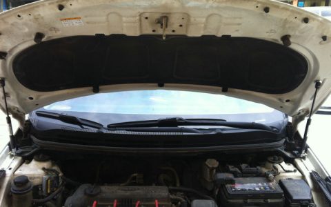 引擎盖下大雨缝隙进水要紧吗