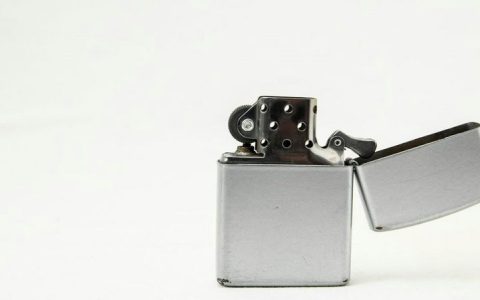 汽车放打火机会自燃吗