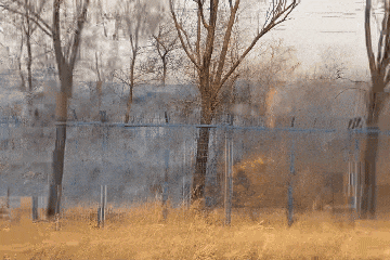 一把火逼停11辆列车！吉林一村民违规烧荒 后果严重