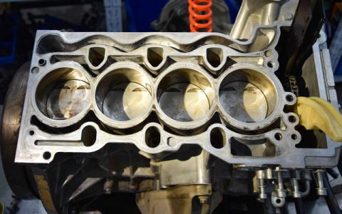 气缸上的2个调节阀怎么调大小