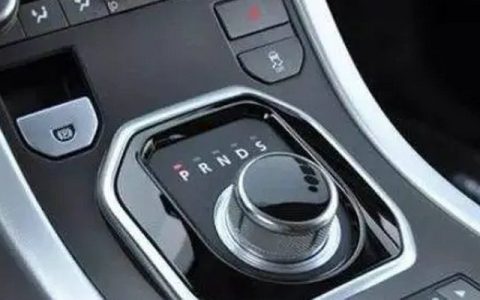 原地热车挂p档还是n档好