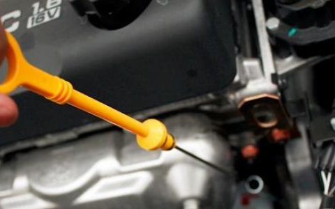 1.8t发动机加多少升机油