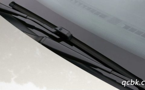 雅阁雨刷怎么卸下来