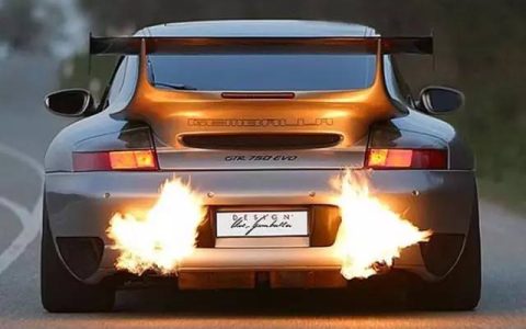 为什么排气管会喷火