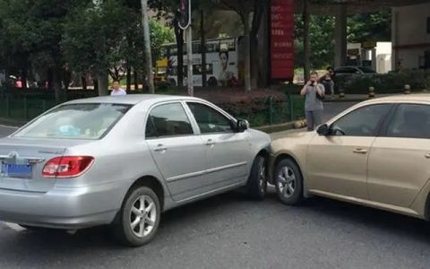 直行和右转弯车辆碰了是谁的责任