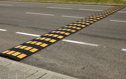 减速带高度一般多少