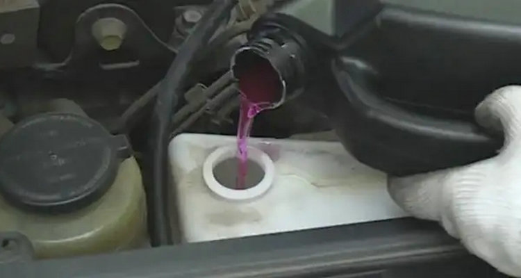 为什么防冻液有红色和绿色