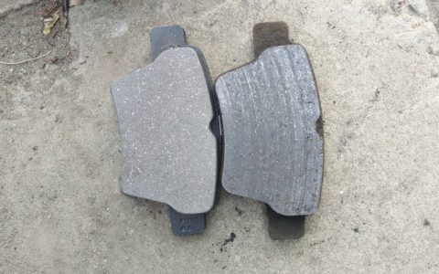 汽车刹车异响的原因是什么