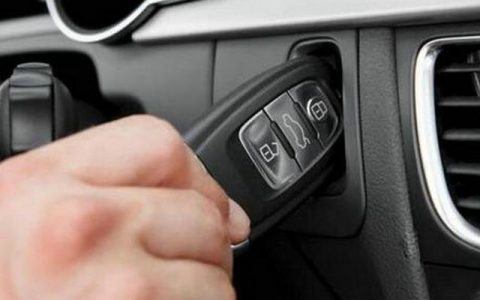 车钥匙锁在车里怎么打开车门