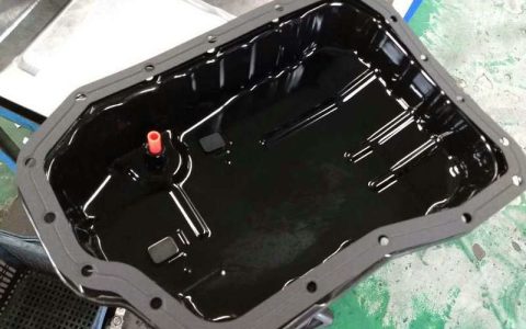 奥迪油底壳是什么材质 是塑料的么