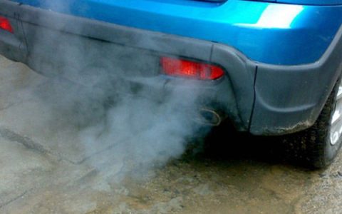 排气管冒白烟和机油有关系吗