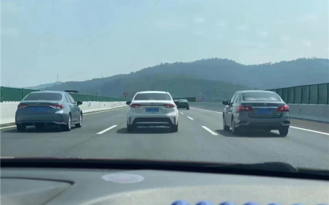 多地开罚龟速车！交警提醒：龟速车事故发生概率提升16倍