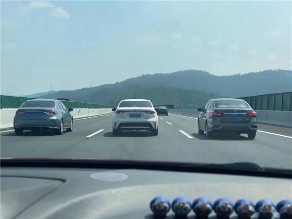 多地开罚龟速车！交警提醒：龟速车事故发生概率提升16倍