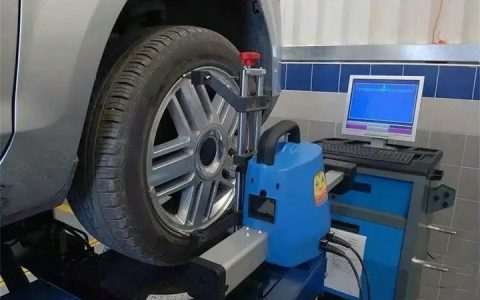 4s店做个四轮定位多少钱