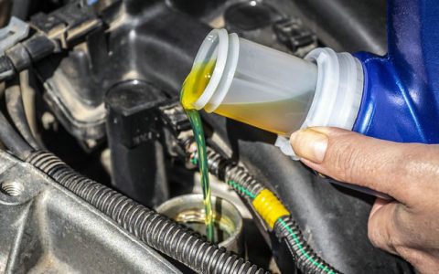 新车多久换机油