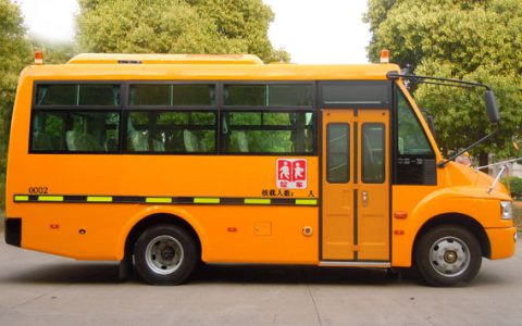 开校车要具备什么条件