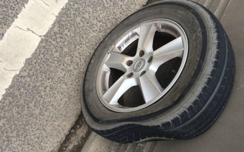 怎么判断是不是爆胎