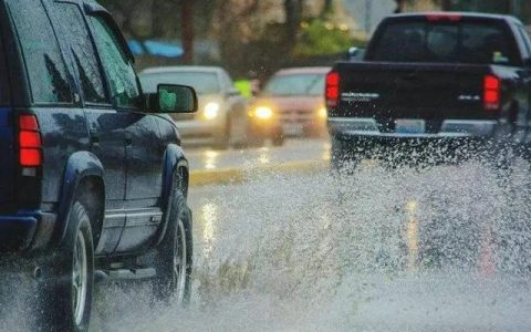 车窗没关好下雨天进水了怎么办