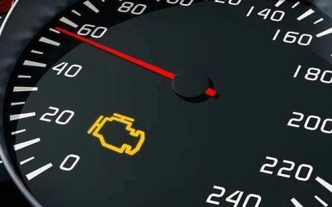 发动机积碳会亮故障灯吗