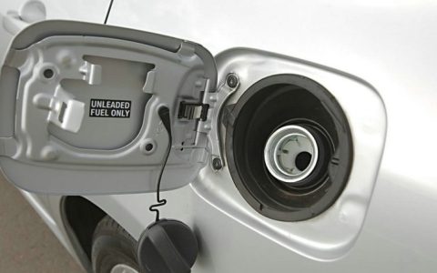 油箱进水打不着火怎么办